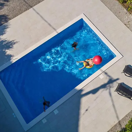 Spacious Kastel Stafilic With Private Pool Kaštela