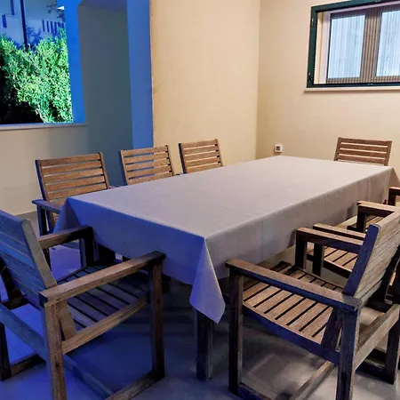Spacious Kastel Stafilic With Private Pool 아파트