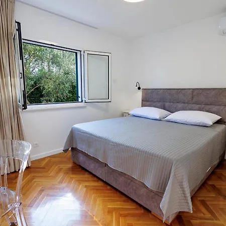 Spacious Kastel Stafilic With Private Pool *