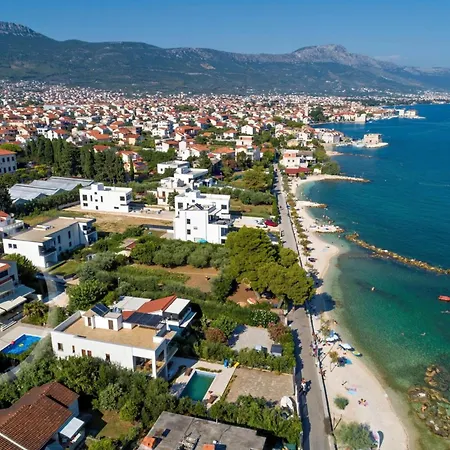 Spacious Kastel Stafilic With Private Pool Kaštela