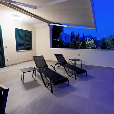 아파트 Spacious Kastel Stafilic With Private Pool