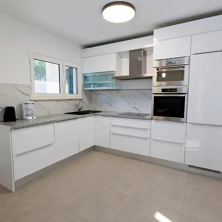Spacious Kastel Stafilic With Private Pool 아파트 Kaštela