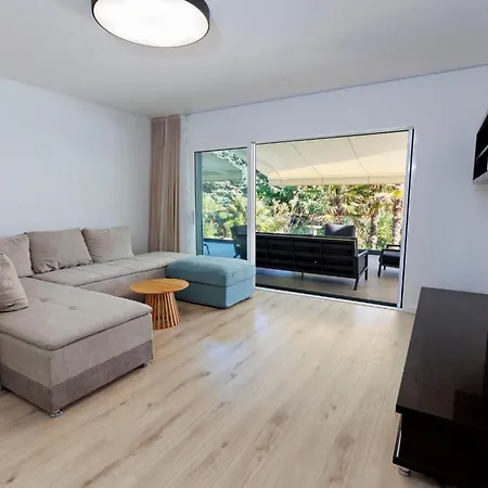 Spacious Kastel Stafilic With Private Pool Kaštela