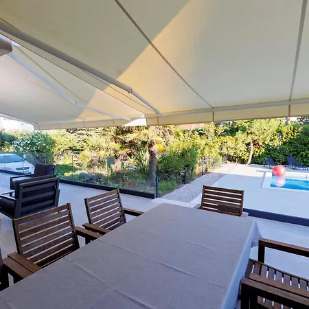 아파트 Spacious Kastel Stafilic With Private Pool